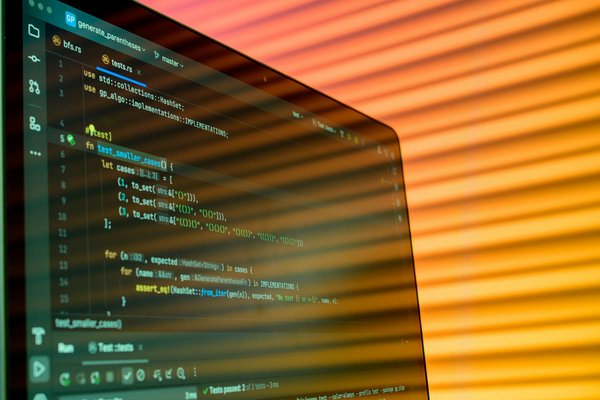 Quels sont les défis techniques de la création d'un monde ouvert avec des cycles de jour et de nuit réalistes?